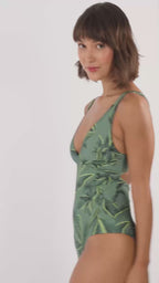 Swimsuit V Jungle - LIVE!